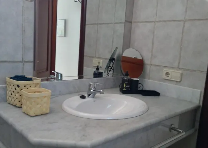 In The Center Near To The * 卡门港