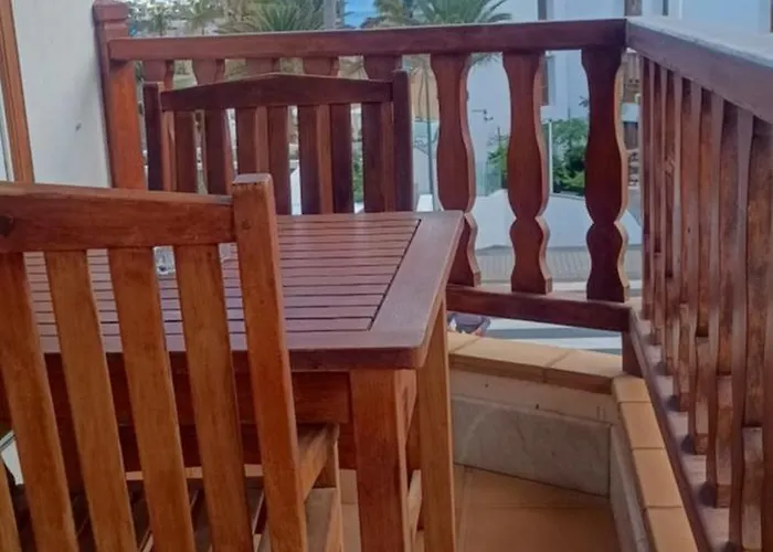 In The Center Near To The * 卡门港